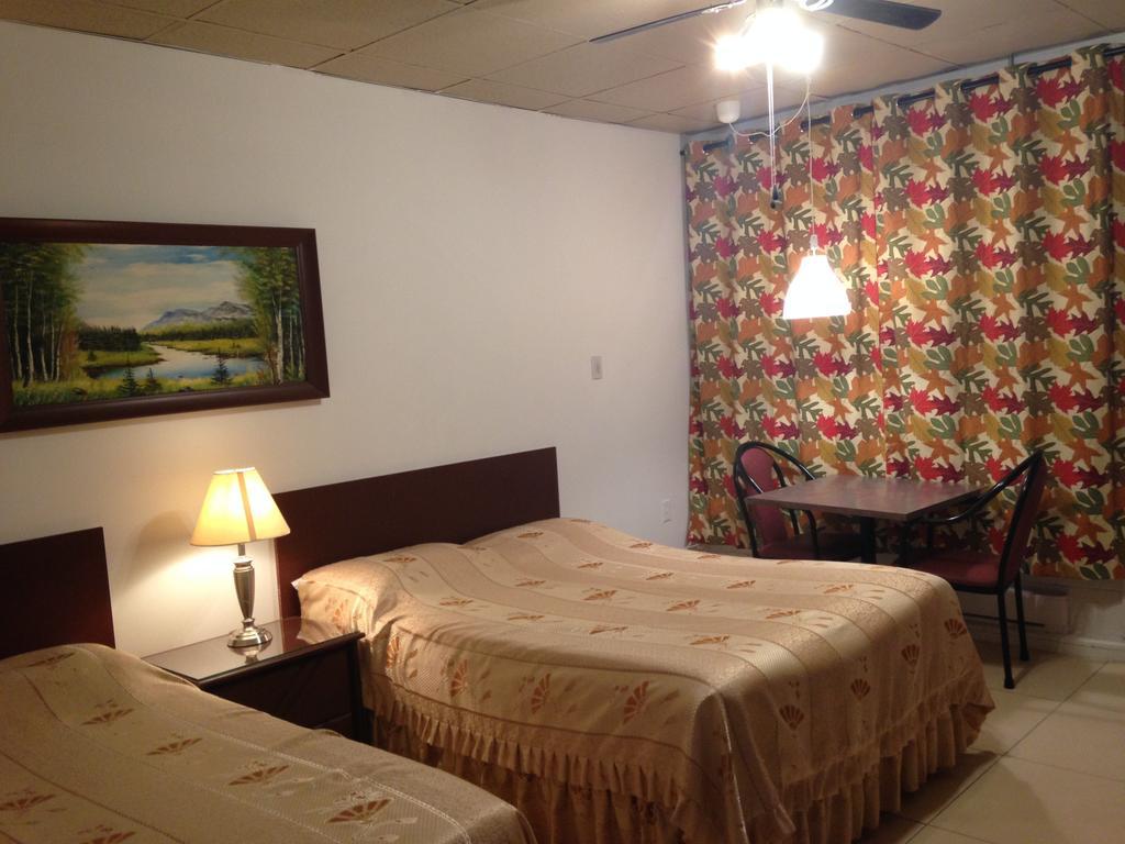 Motel Econonuit Шербрук Номер фото