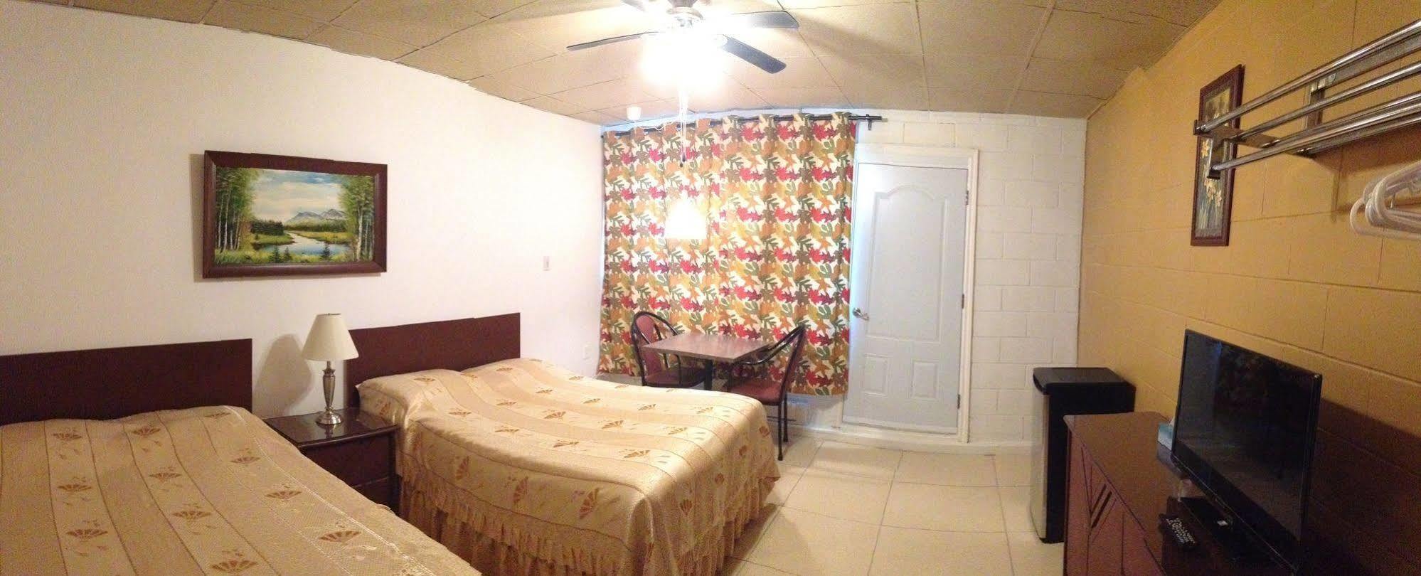 Motel Econonuit Шербрук Экстерьер фото