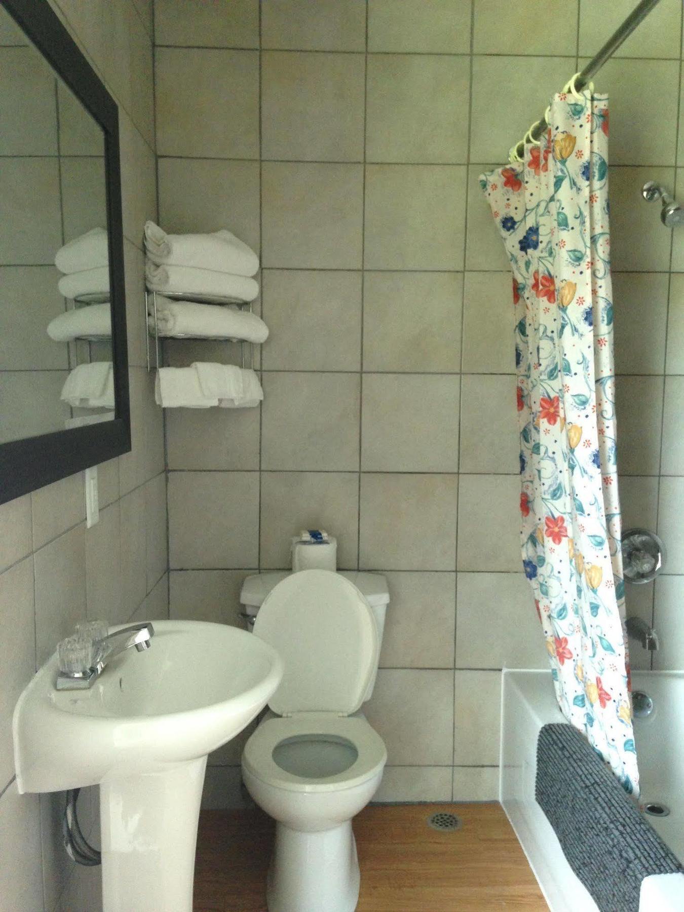 Motel Econonuit Шербрук Экстерьер фото